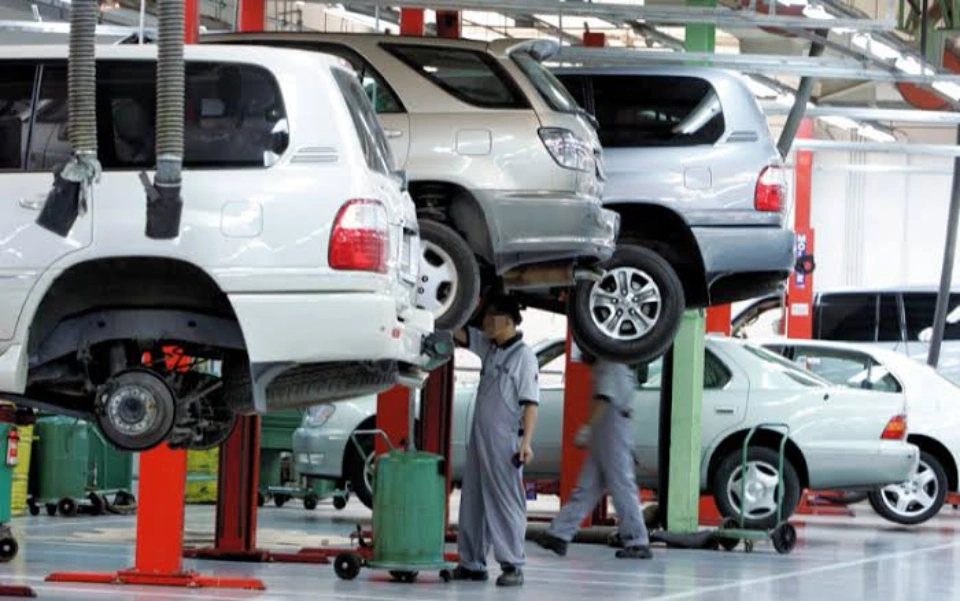 أحد مراكز صيانة سيارات في دبي