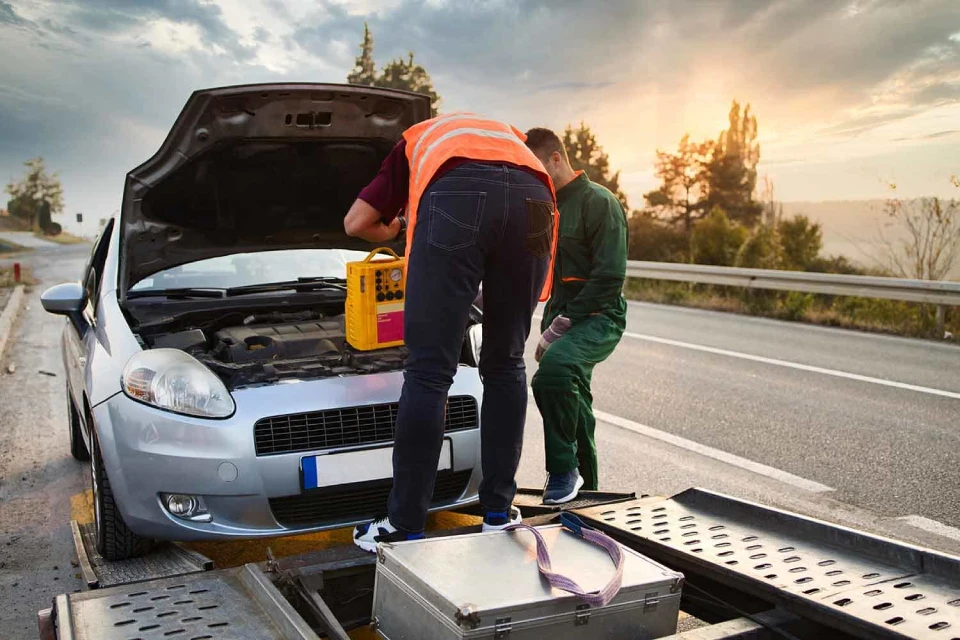 Roadside assistance helping Dubai rental car driver on the road