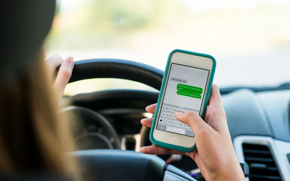 Mobile Phone Driving Laws in the UAE