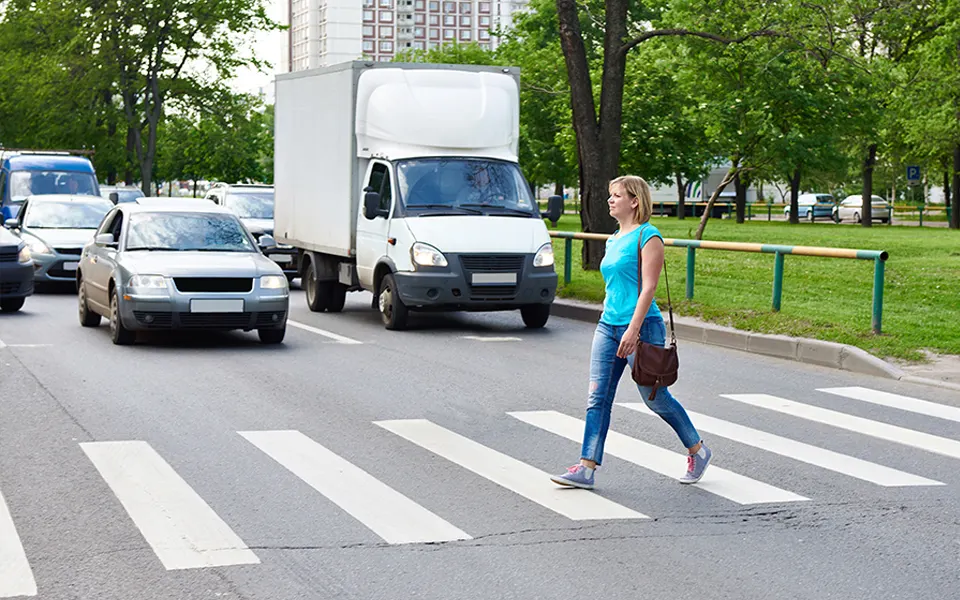 UAE Guidelines on Crosswalks and Lane Discipline
