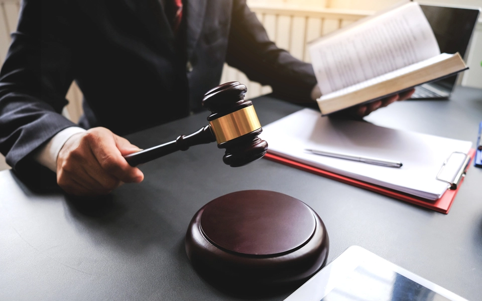 An image of dispute resolution and complaint filing