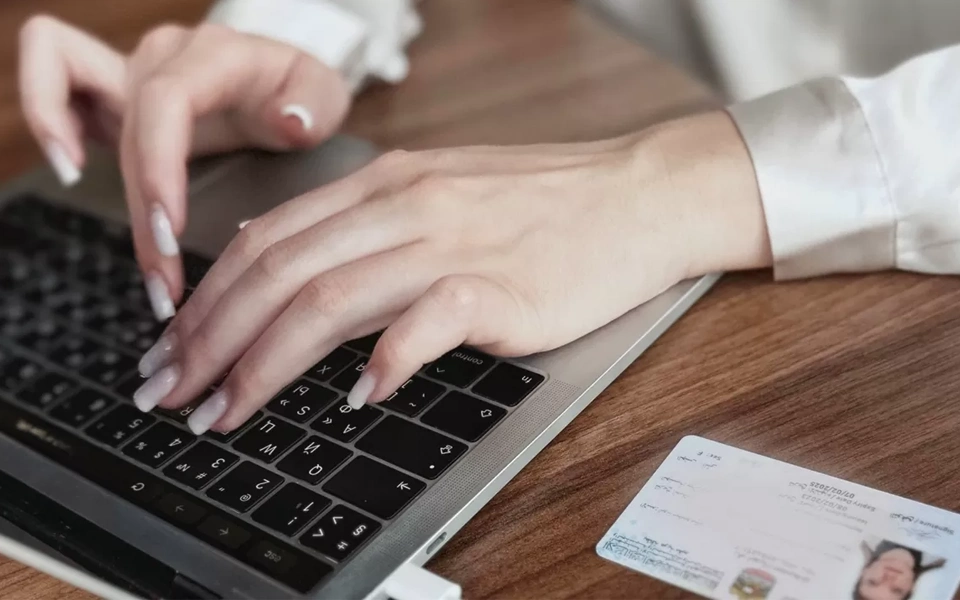 Steps to check medical insurance status online using Emirates ID