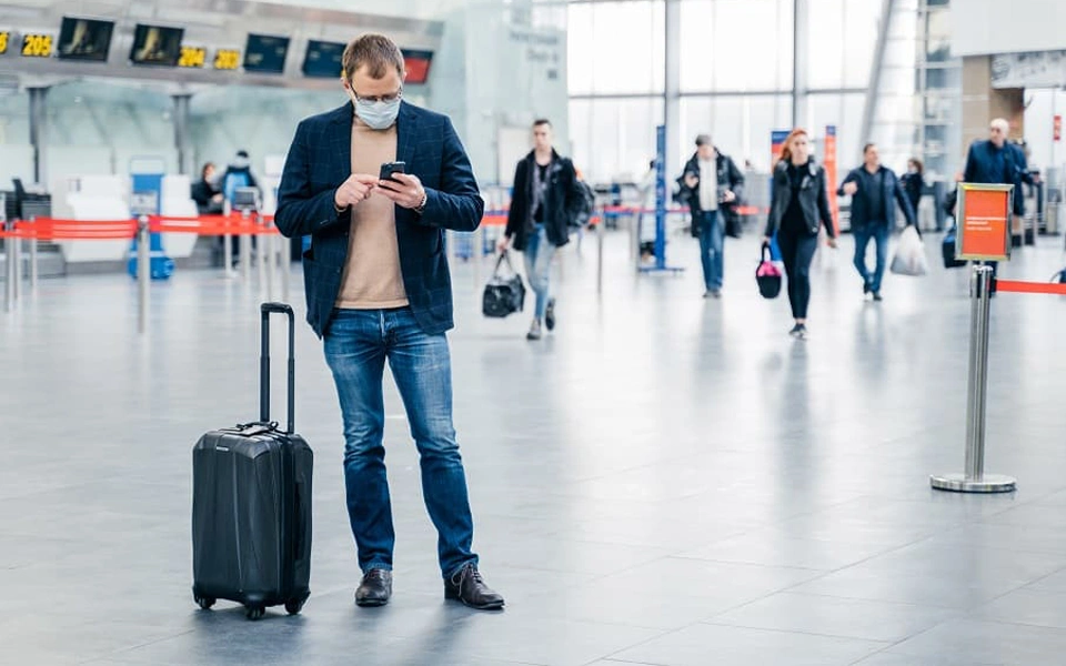 تُظهر الصورة أسباب حاجة المقيمين إلى التأمين الصحي في الإمارات.